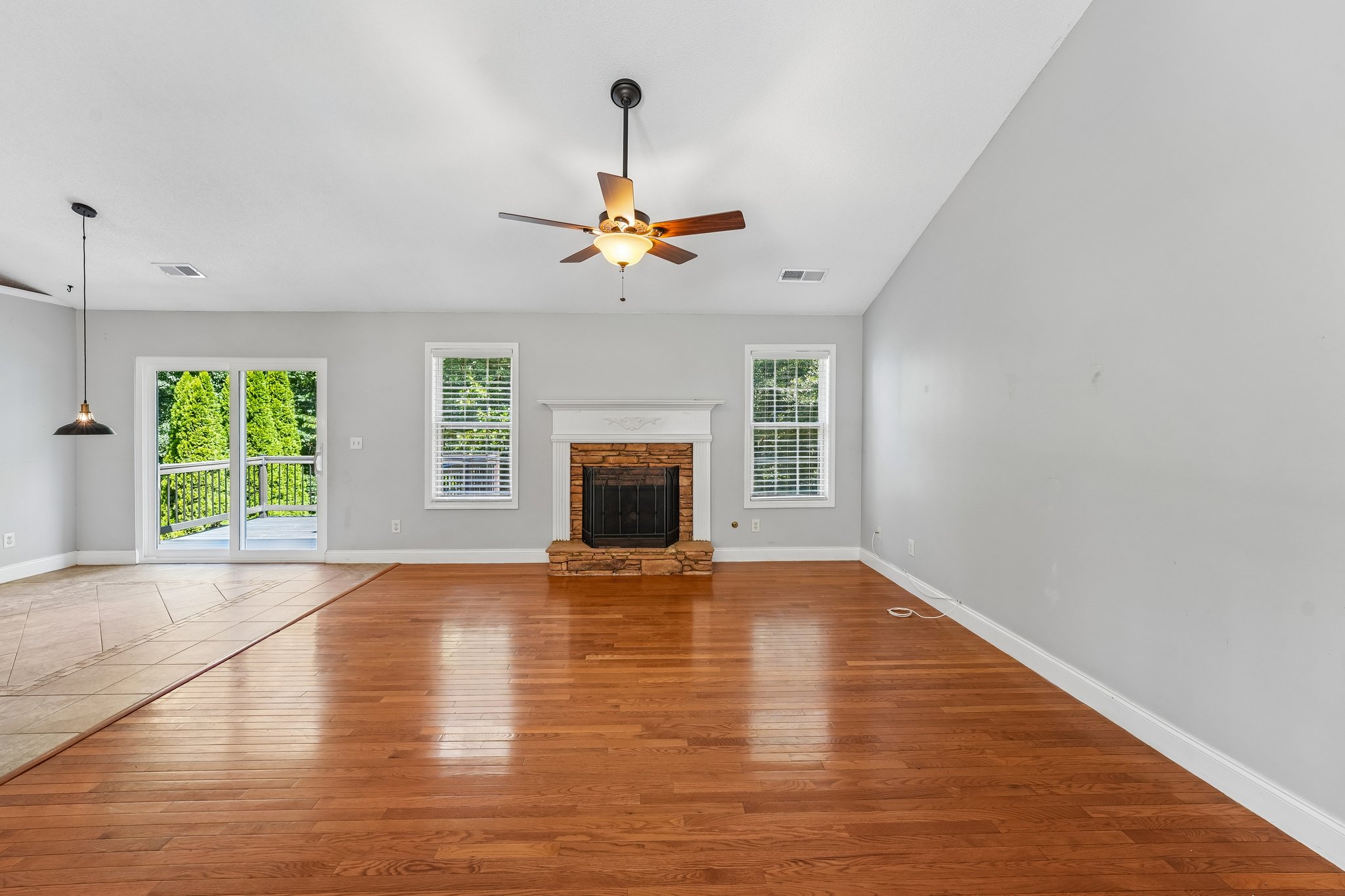 Wentworth Dr-S2608-011.jpg