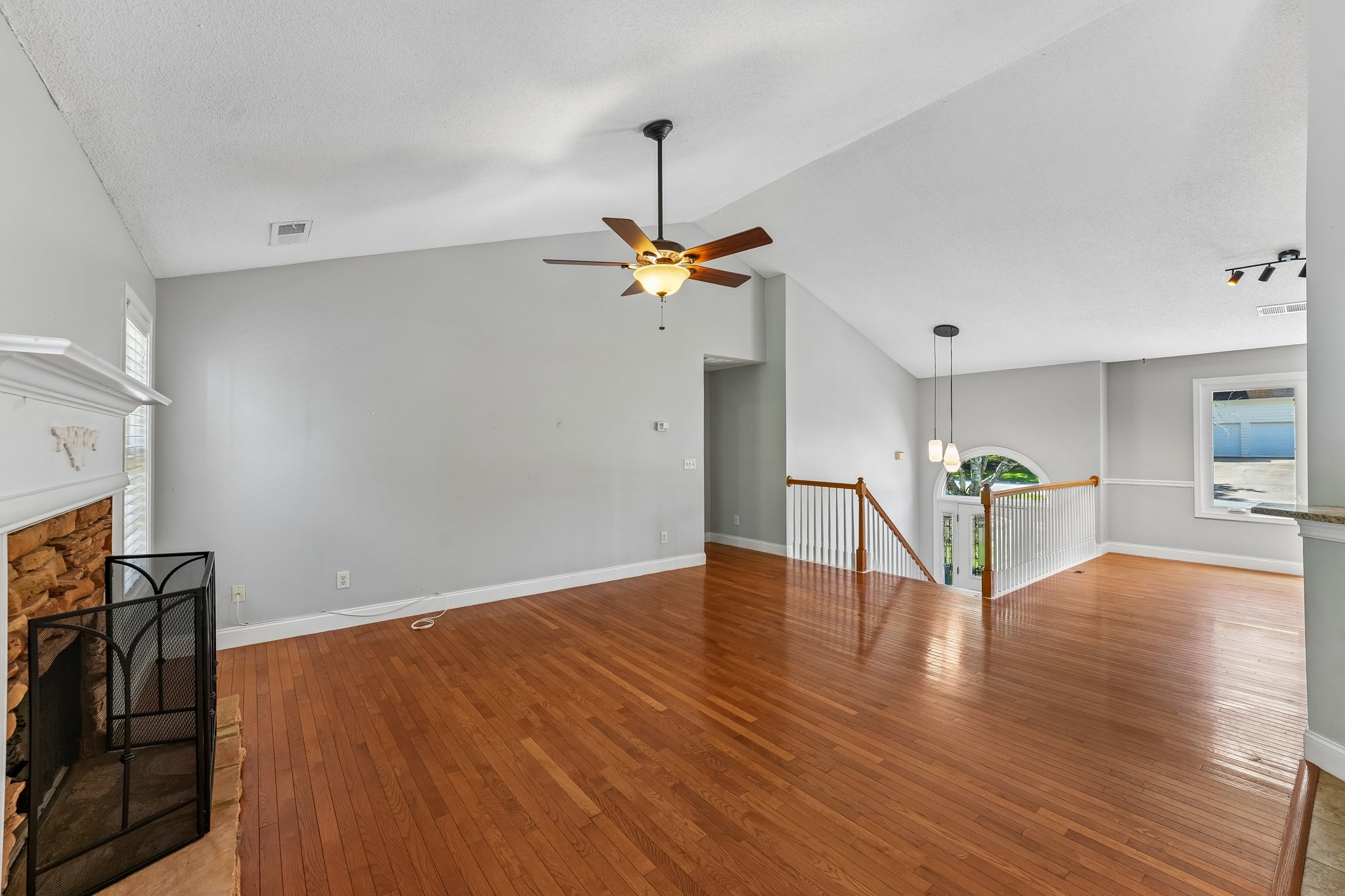 Wentworth Dr-S2608-013.jpg
