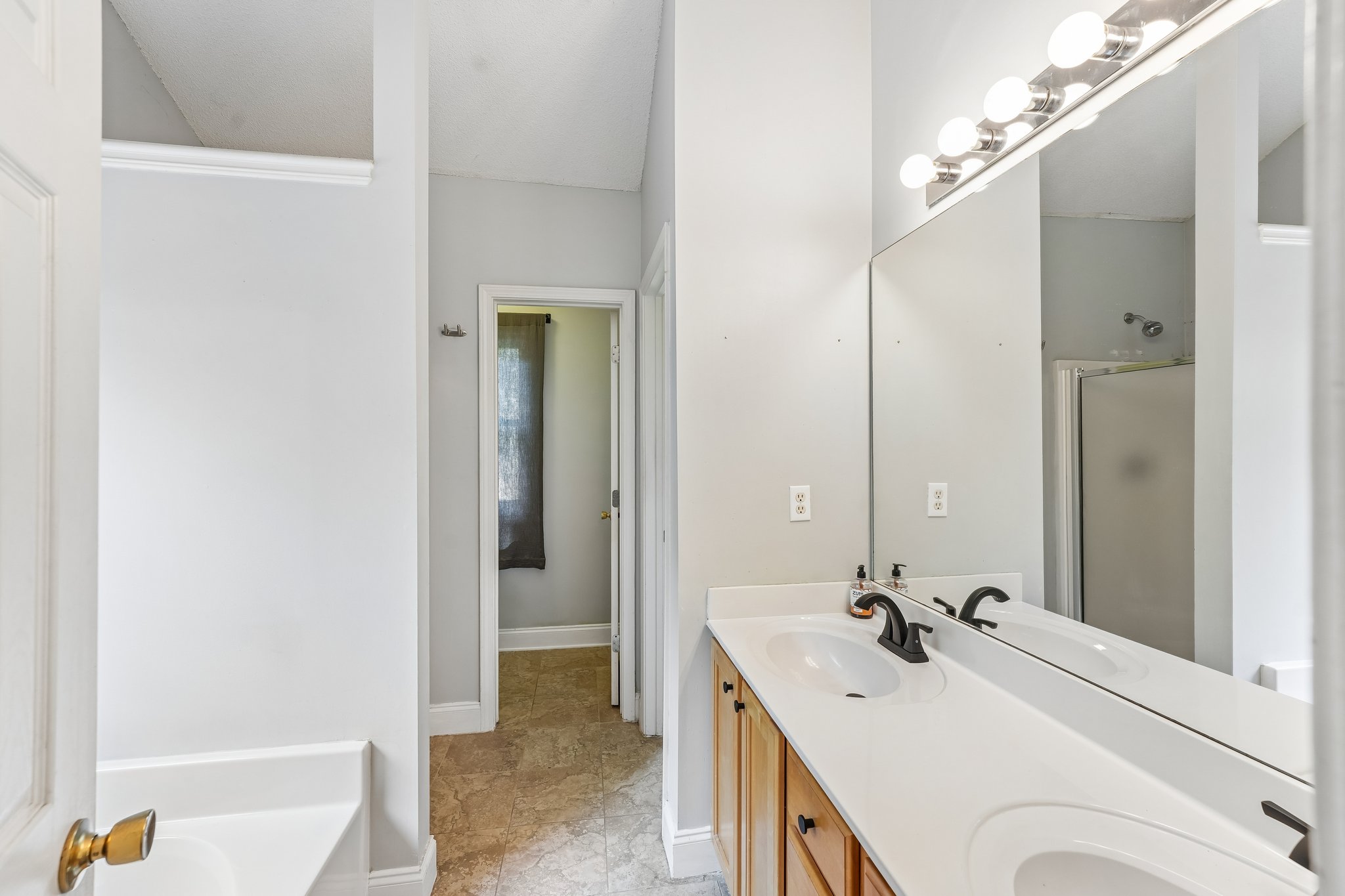 Wentworth Dr-S2608-024.jpg