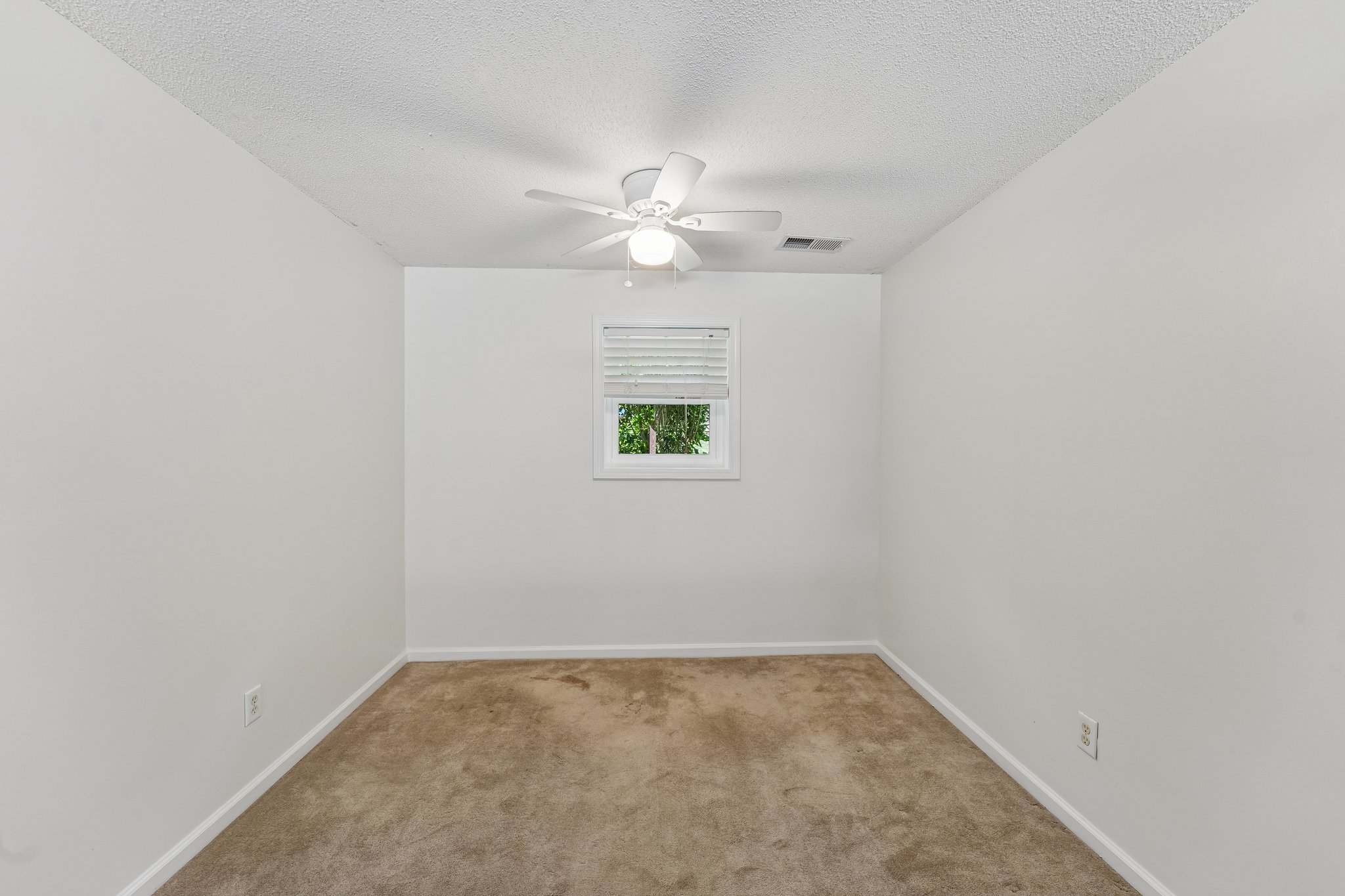 Wentworth Dr-S2608-032.jpg