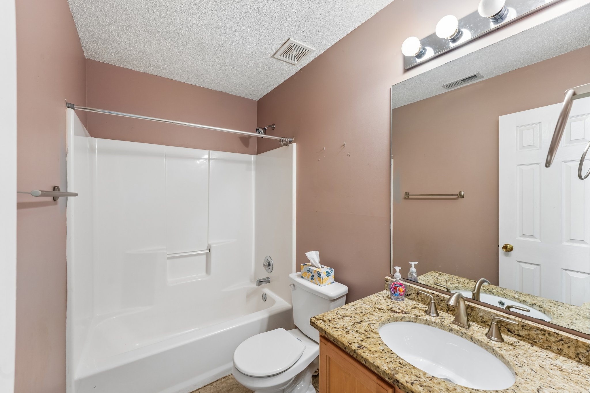 Wentworth Dr-S2608-041.jpg