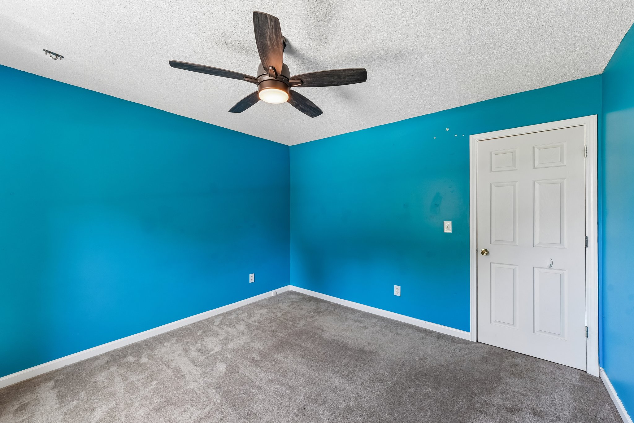 Wentworth Dr-S2608-043.jpg