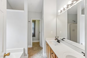 Wentworth Dr-S2608-024.jpg