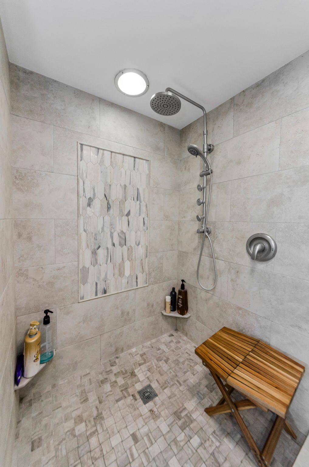 Master Bathroom 1b