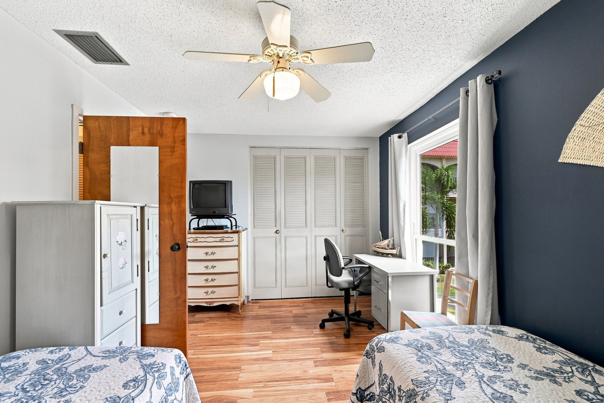 Bedroom1c