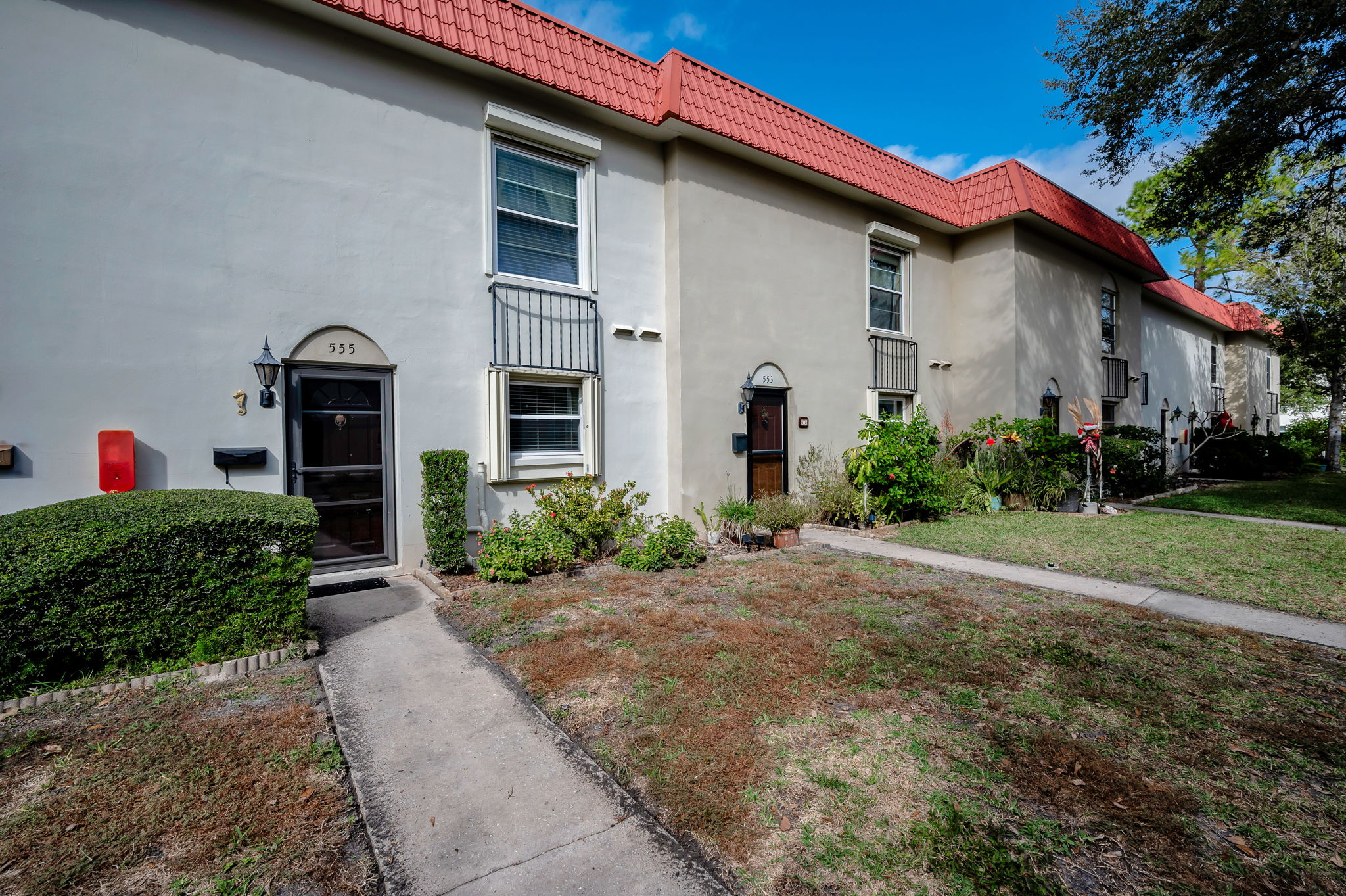 Front Exterior4