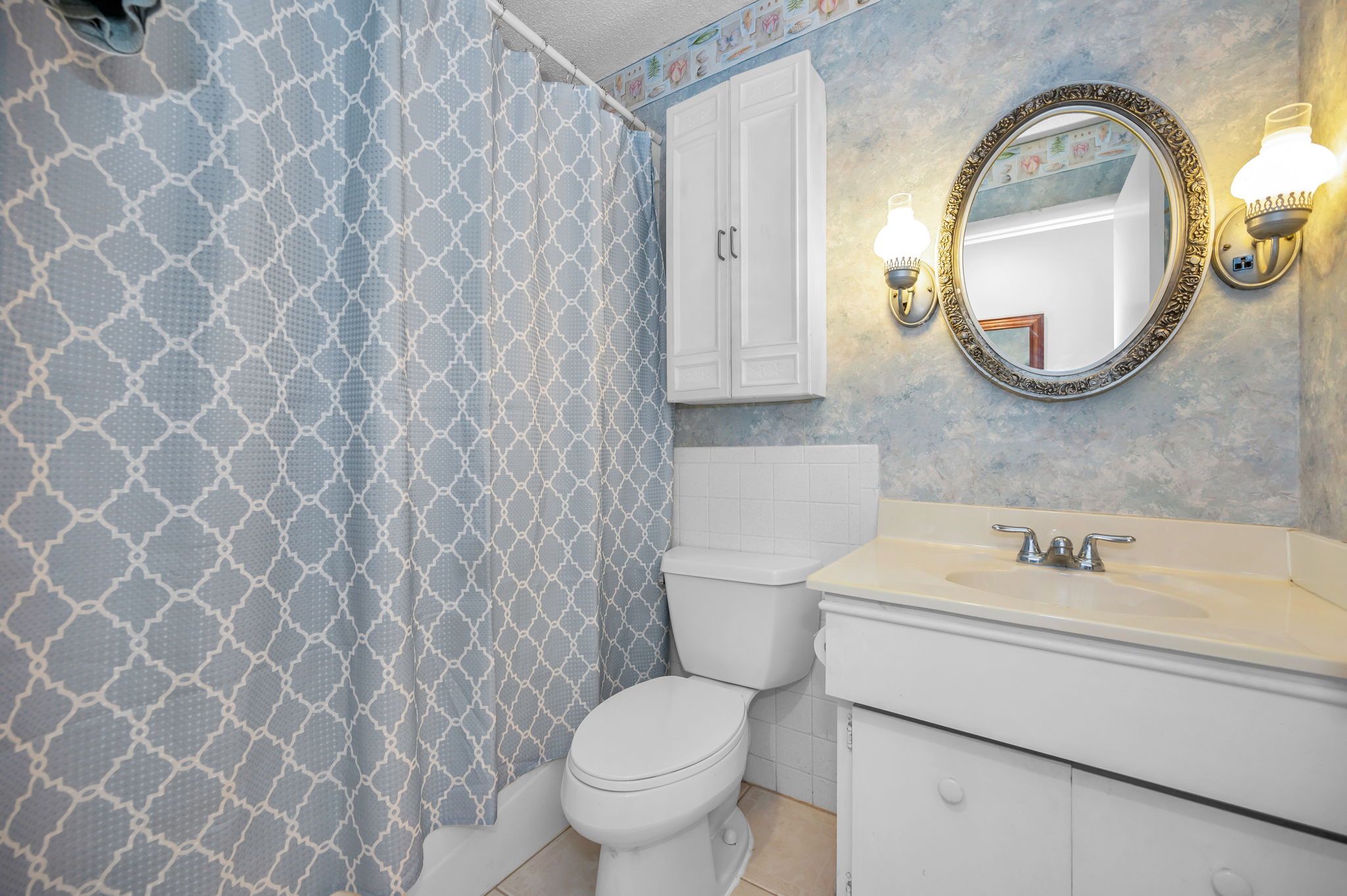 Upper Level Bathroom2