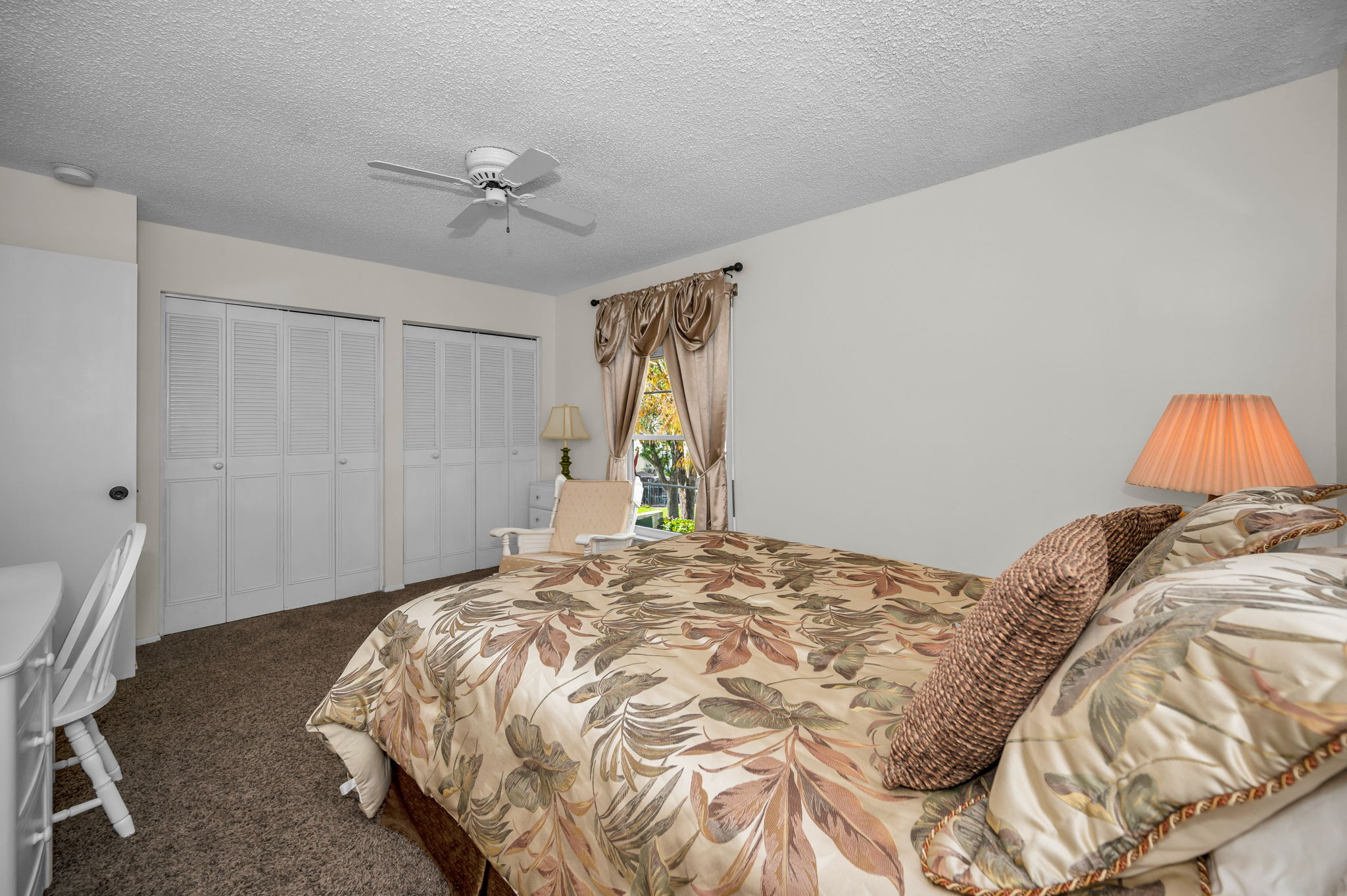 Upper Level Primary Bedroom1b