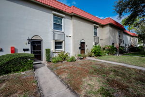 Front Exterior4