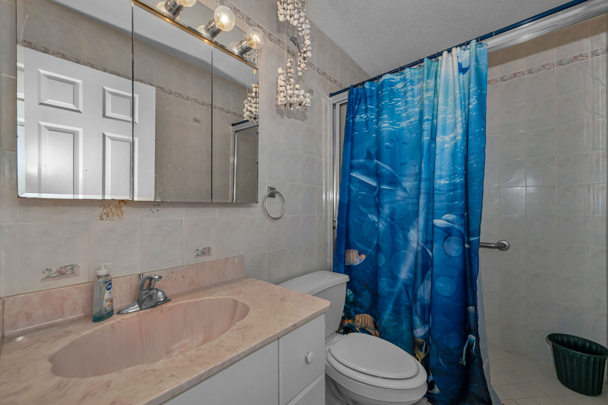 Upper Level Primary Bathroom 1a