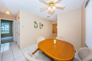 Kitchen Eat-in Area2