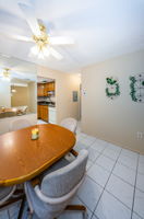 Kitchen Eat-in Area3