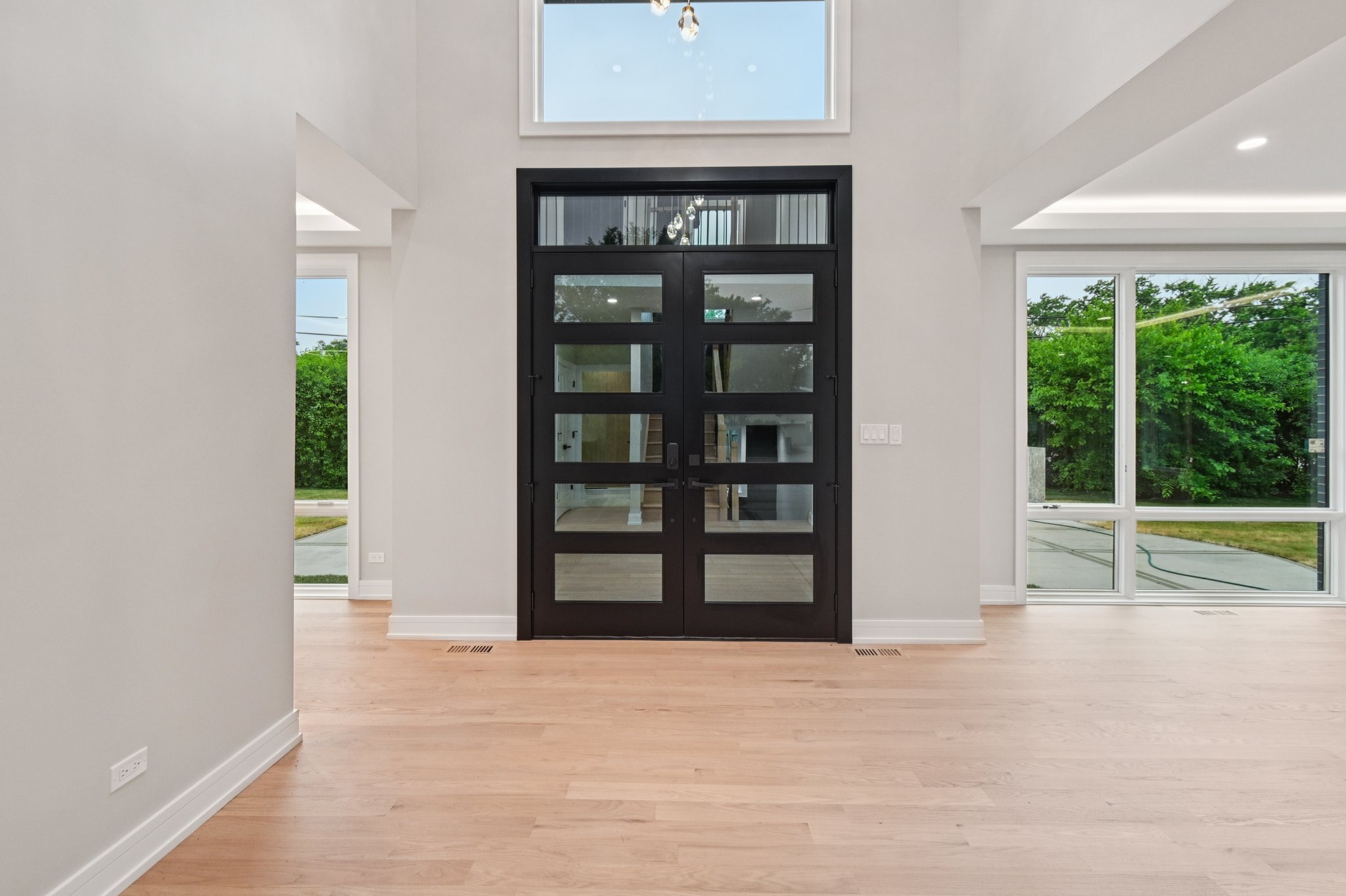 2700 Fontana Dr-1906-006.jpg