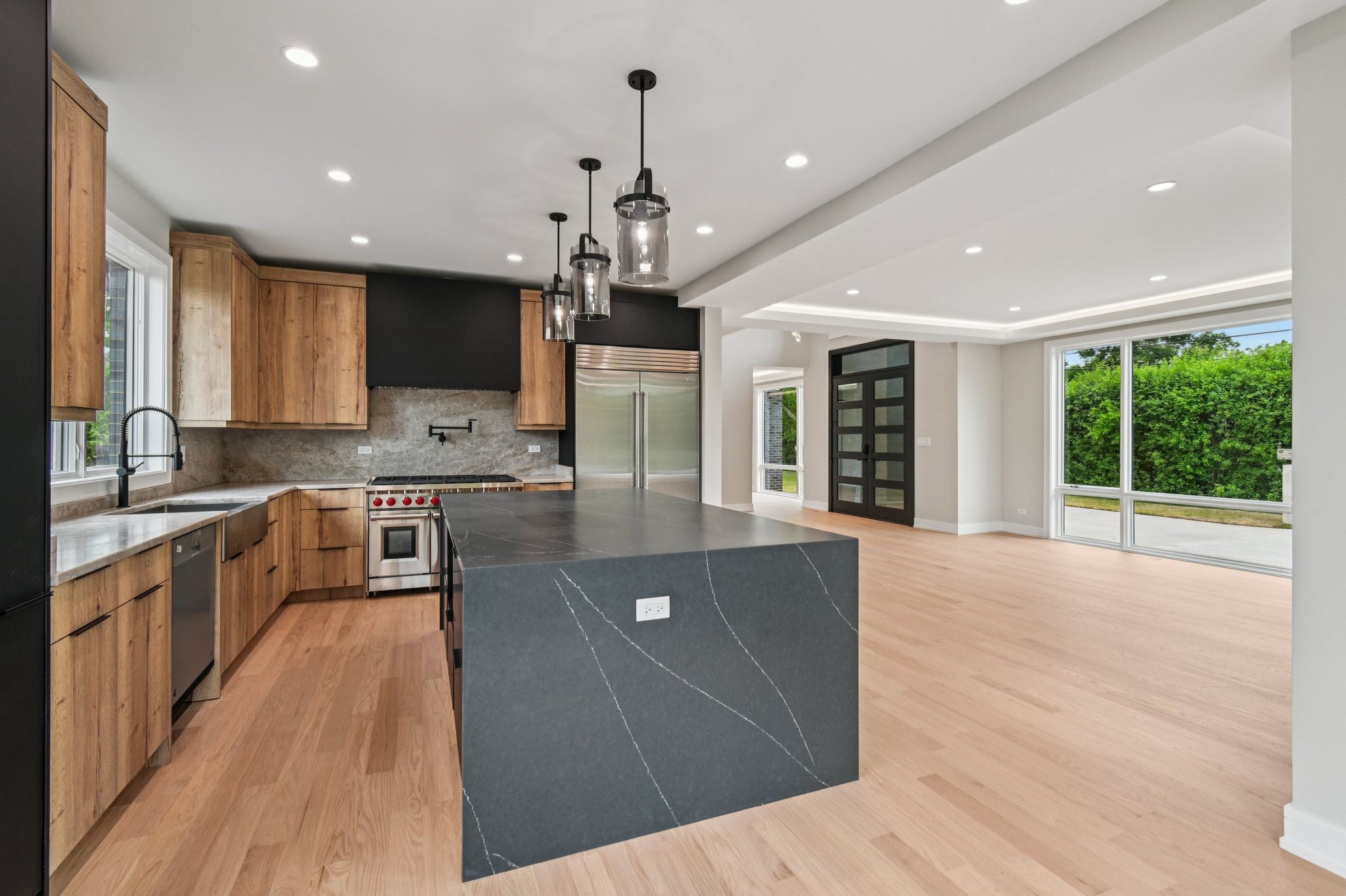 2700 Fontana Dr-1906-018.jpg