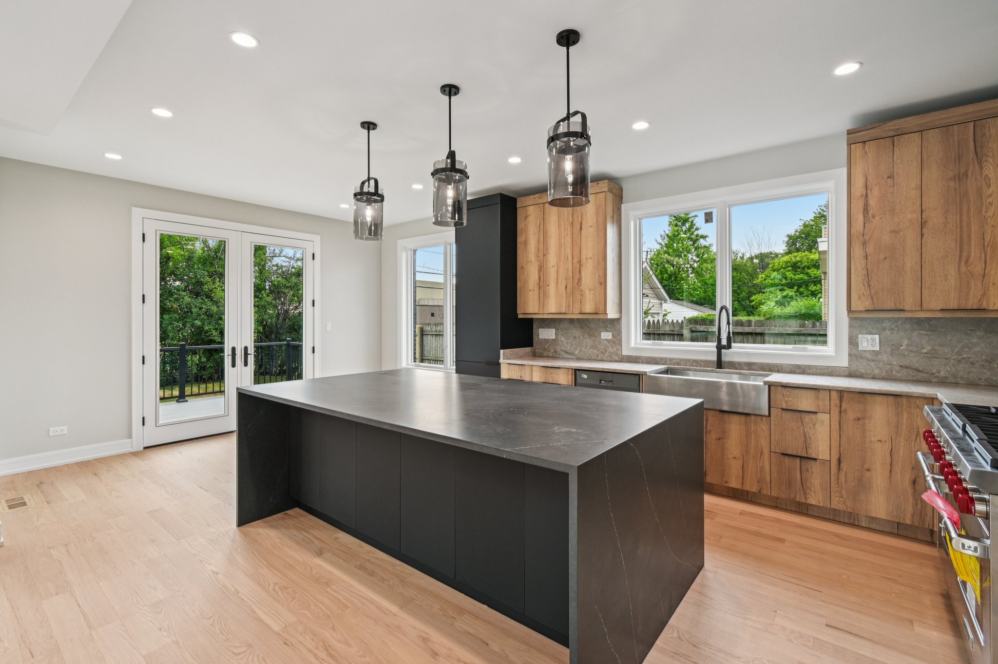 2700 Fontana Dr-1906-020.jpg