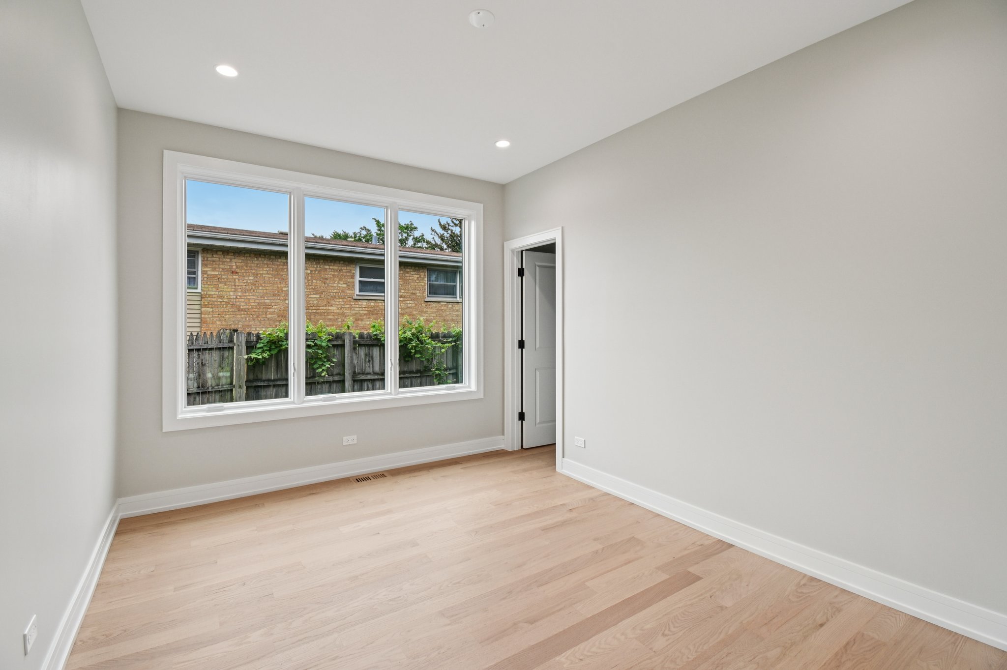 2700 Fontana Dr-1906-034.jpg