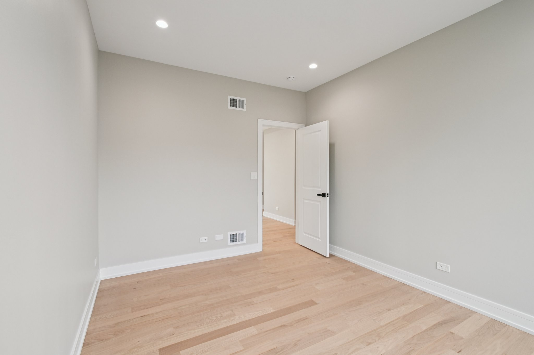 2700 Fontana Dr-1906-036.jpg