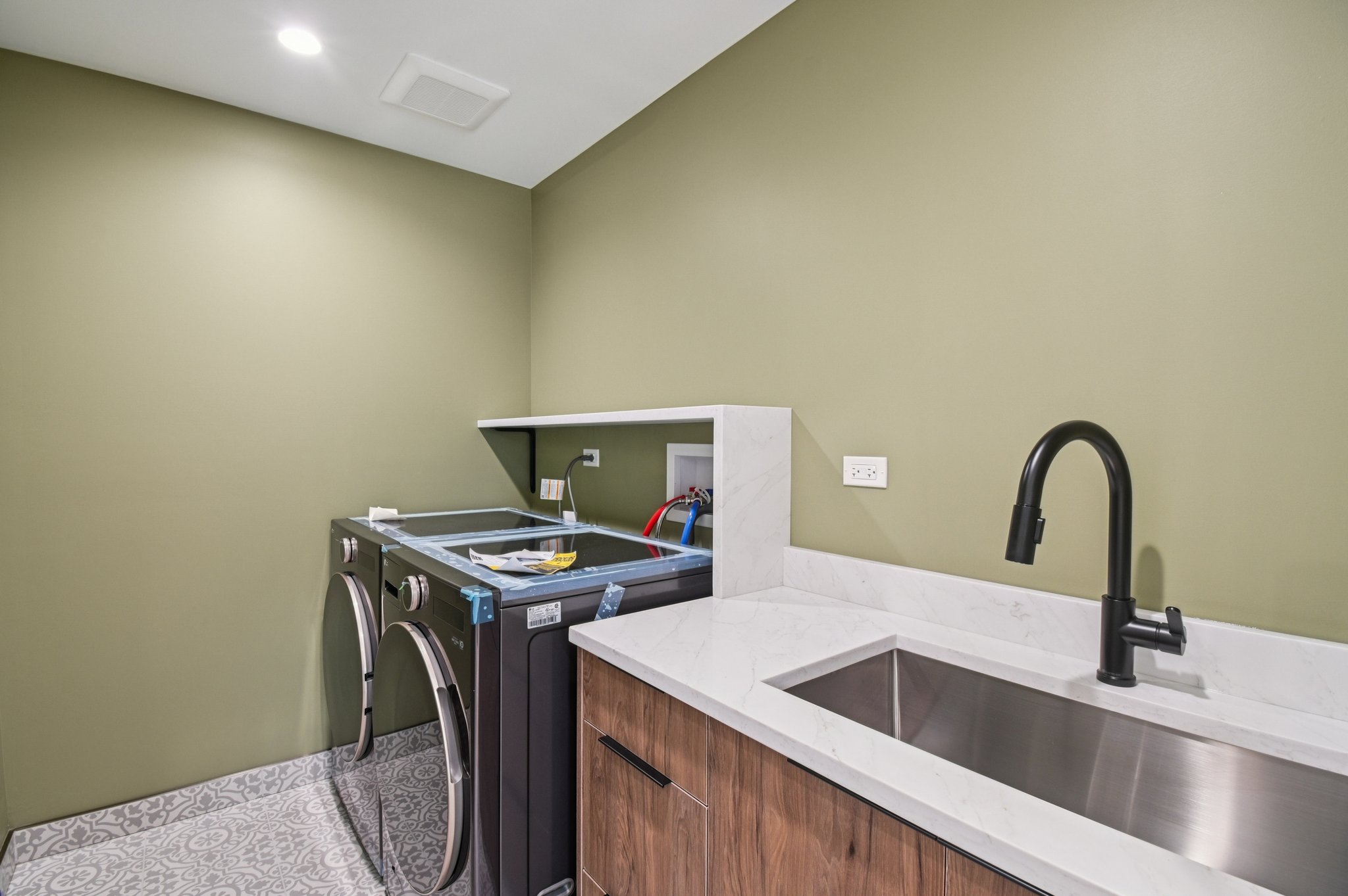 2700 Fontana Dr-1906-037.jpg