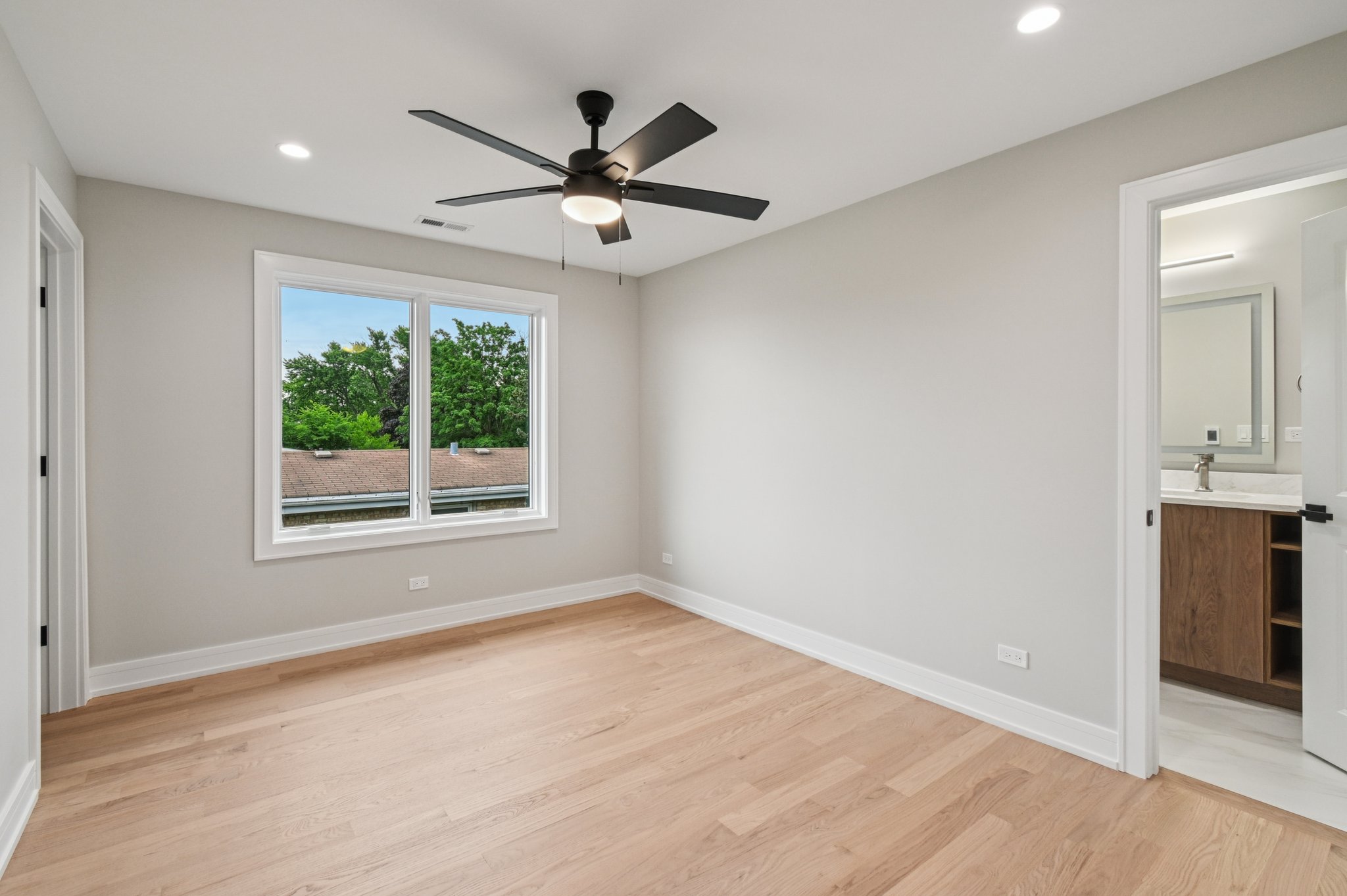 2700 Fontana Dr-1906-038.jpg