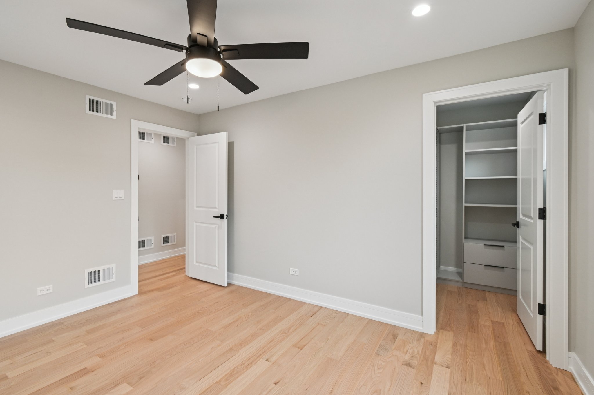 2700 Fontana Dr-1906-040.jpg