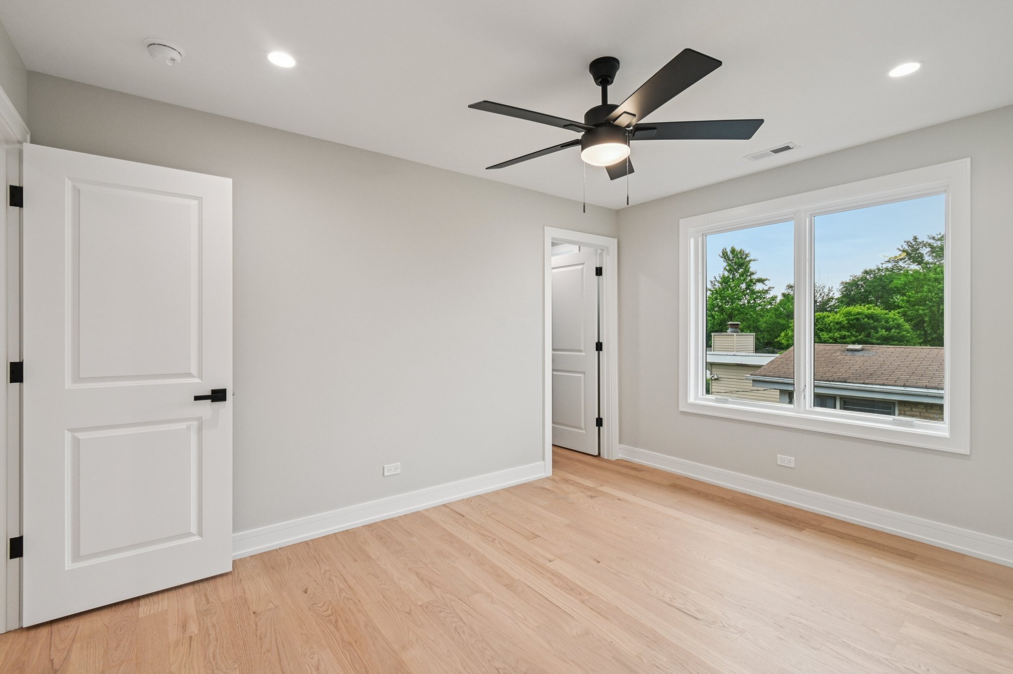 2700 Fontana Dr-1906-041.jpg