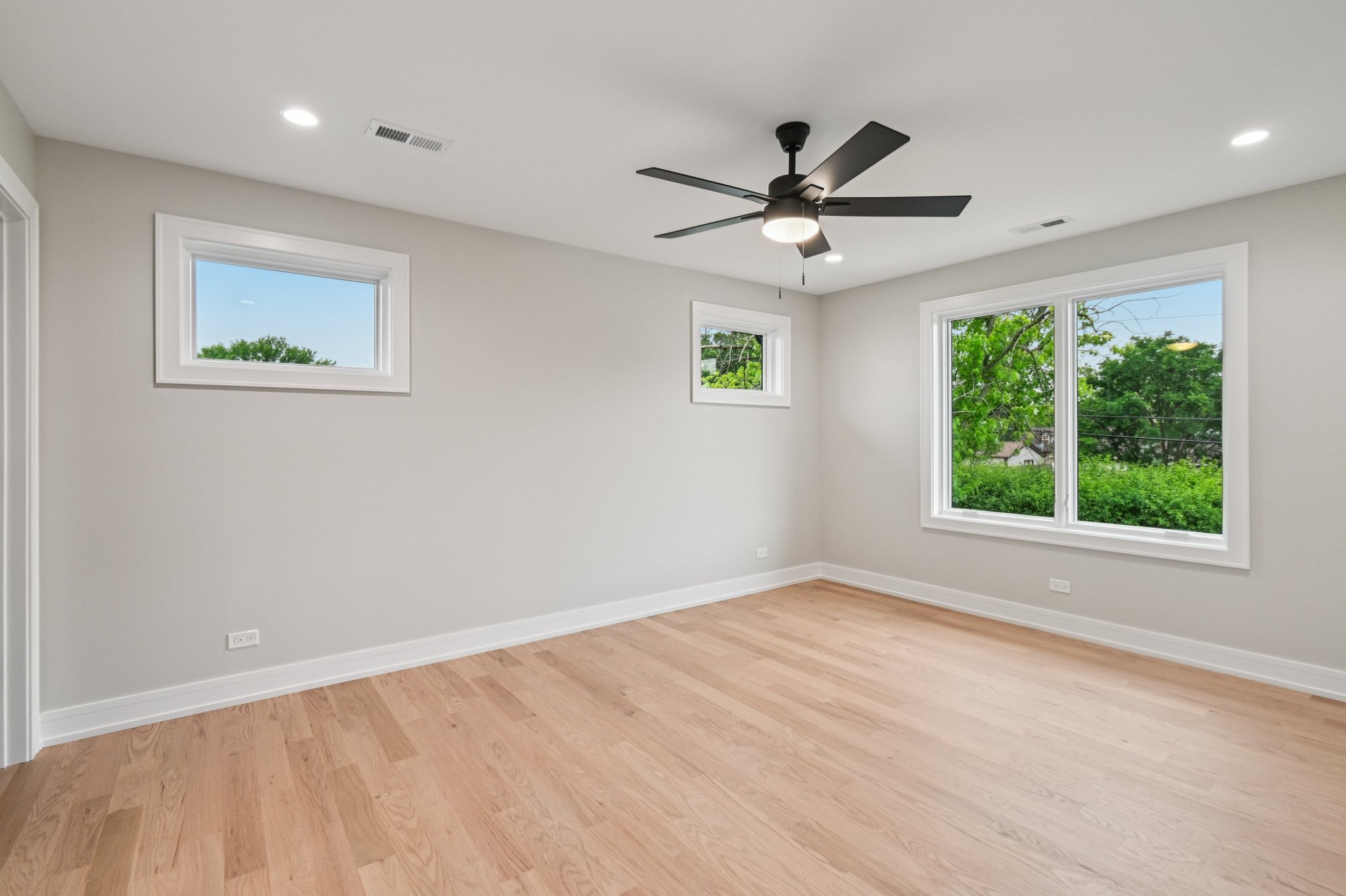 2700 Fontana Dr-1906-044.jpg