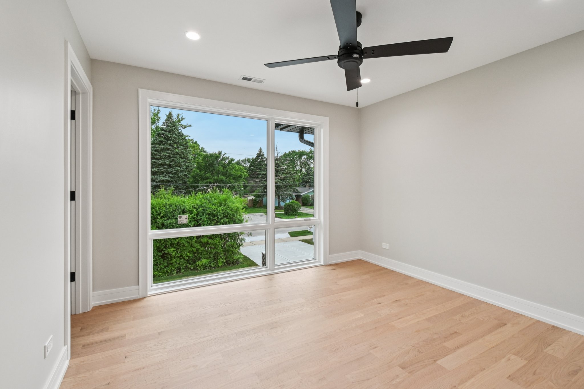 2700 Fontana Dr-1906-051.jpg