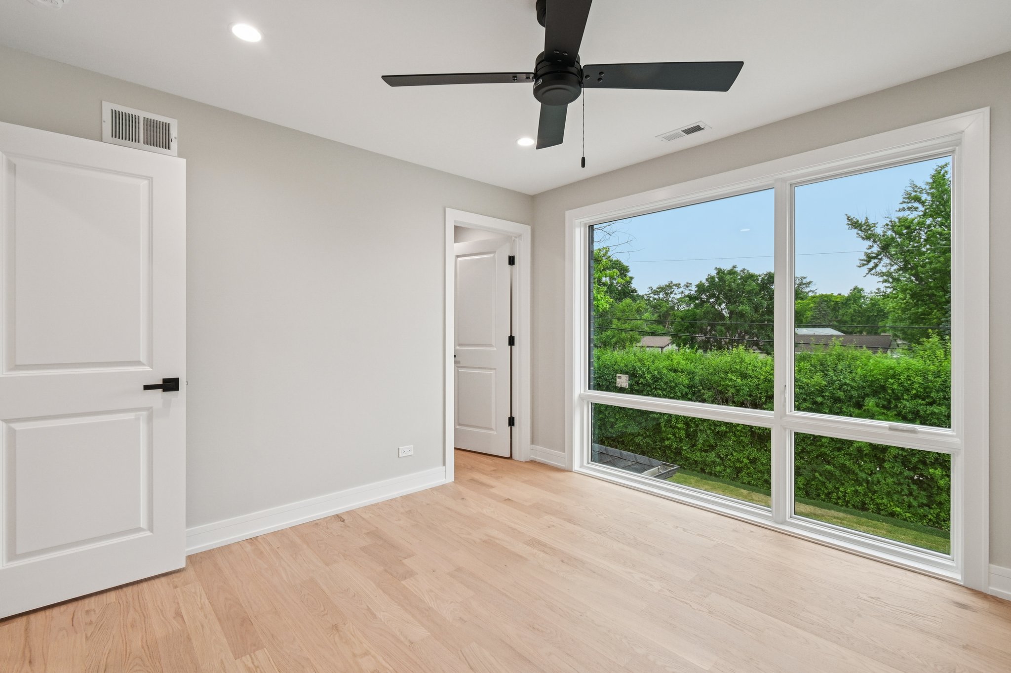 2700 Fontana Dr-1906-054.jpg
