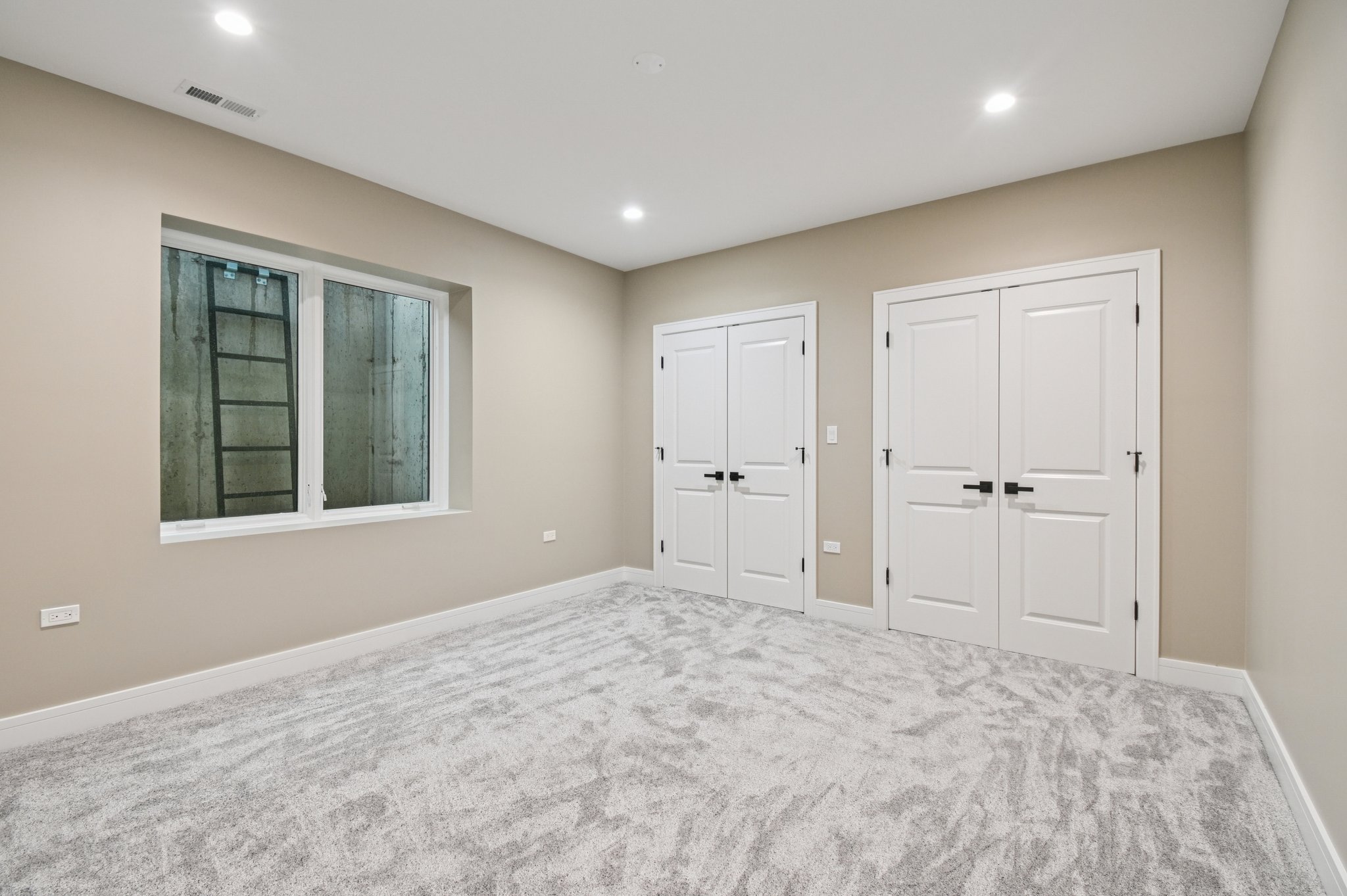 2700 Fontana Dr-1906-067.jpg