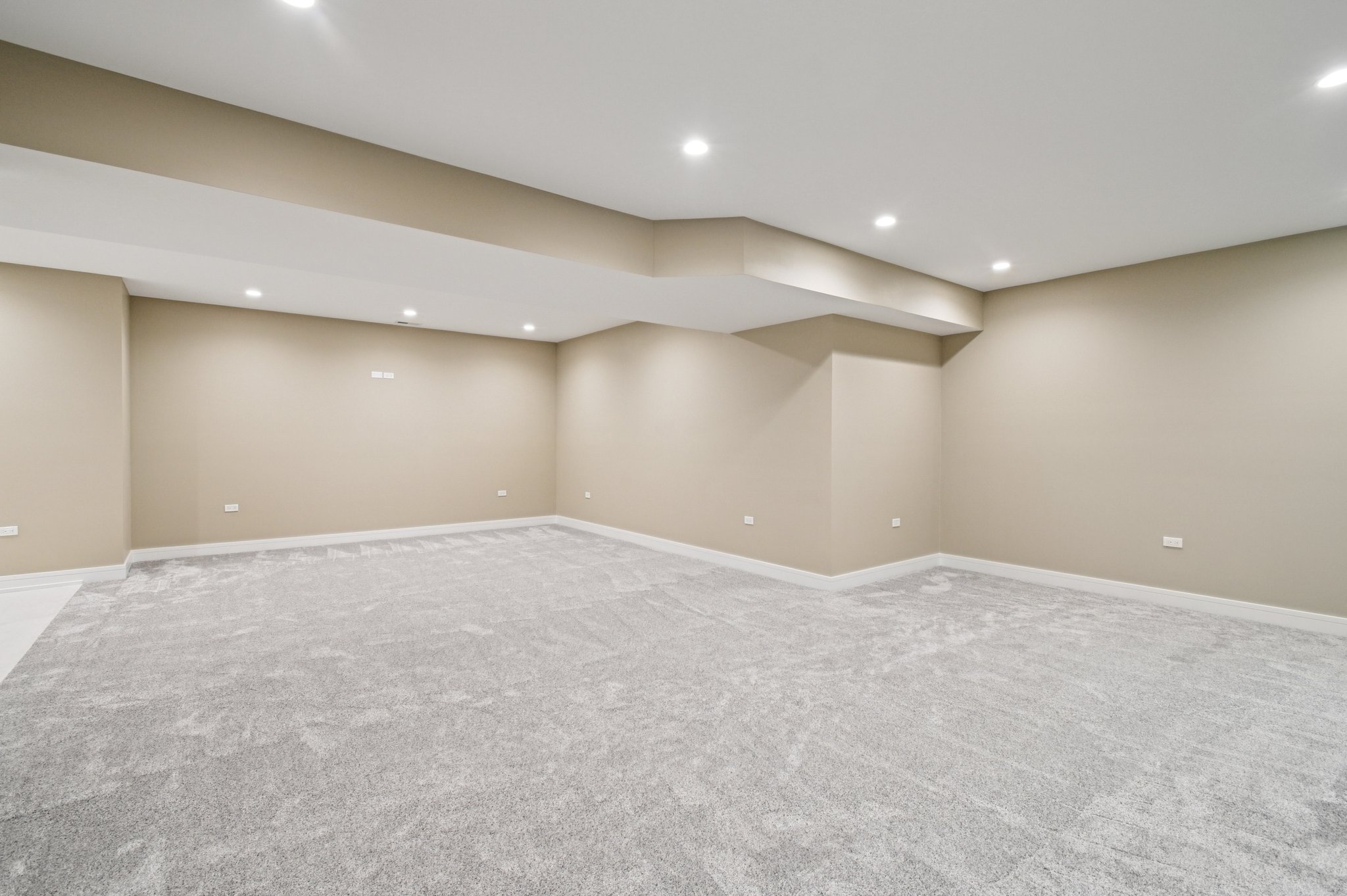 2700 Fontana Dr-1906-077.jpg