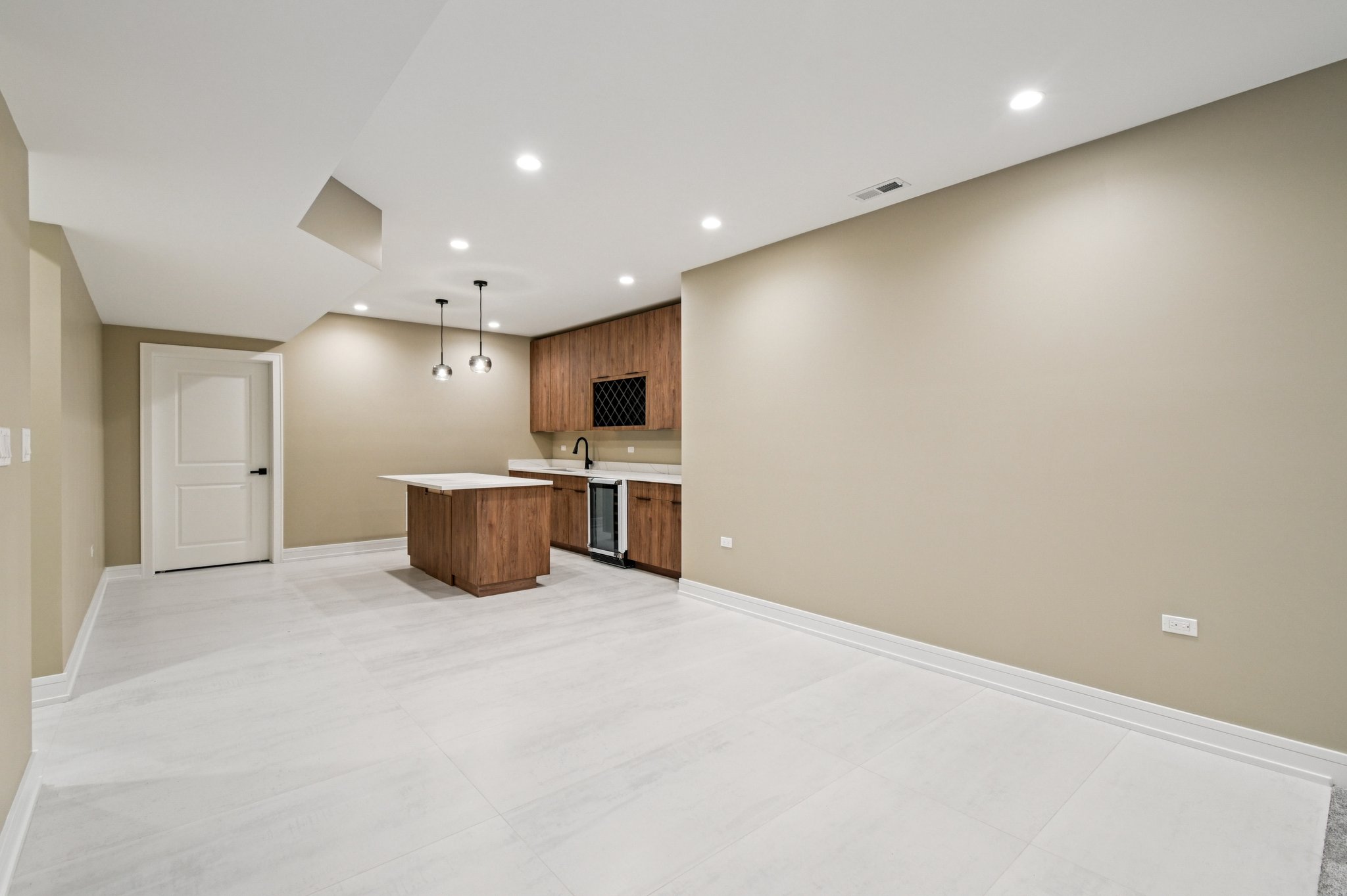 2700 Fontana Dr-1906-078.jpg