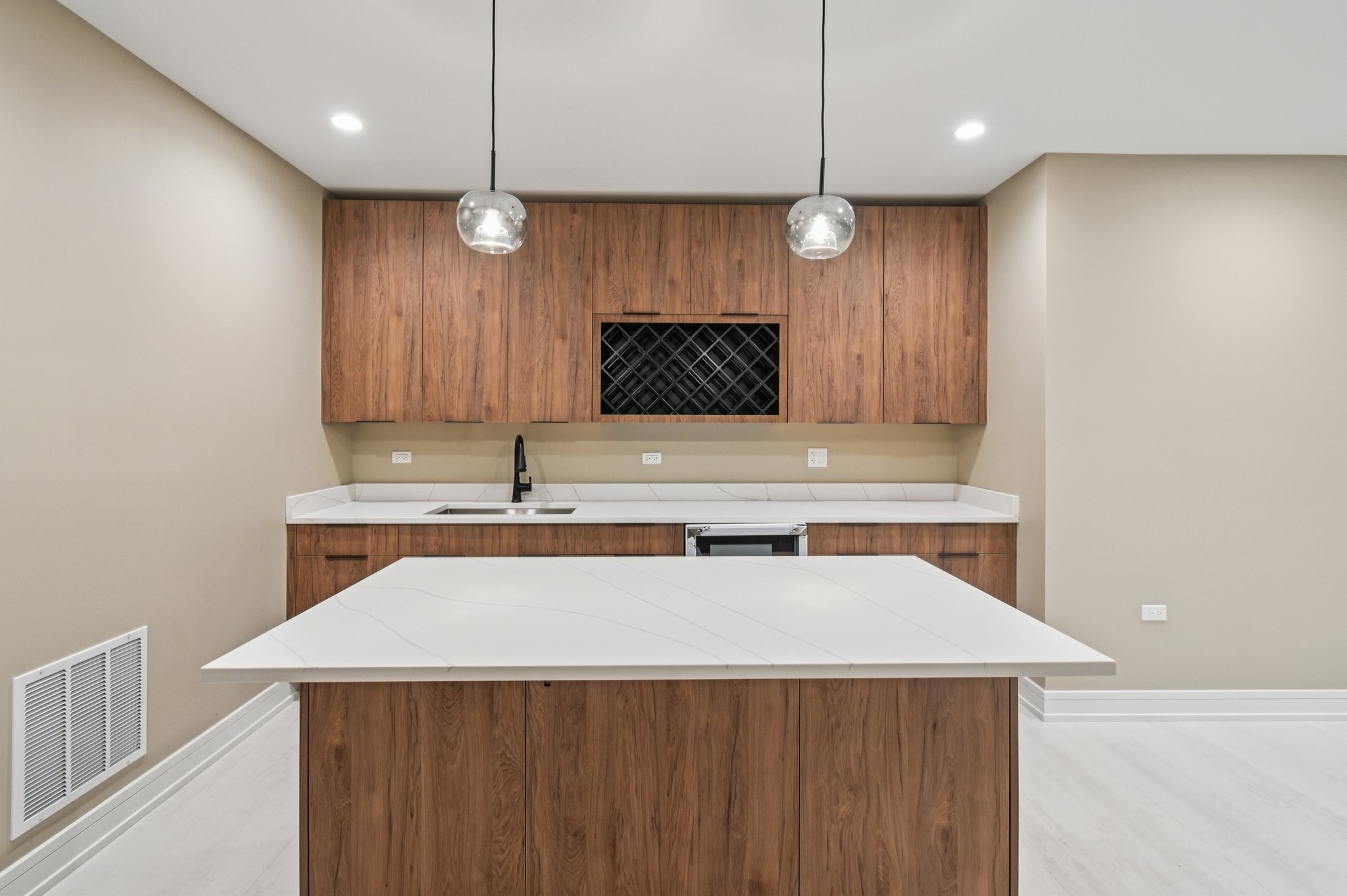 2700 Fontana Dr-1906-081.jpg