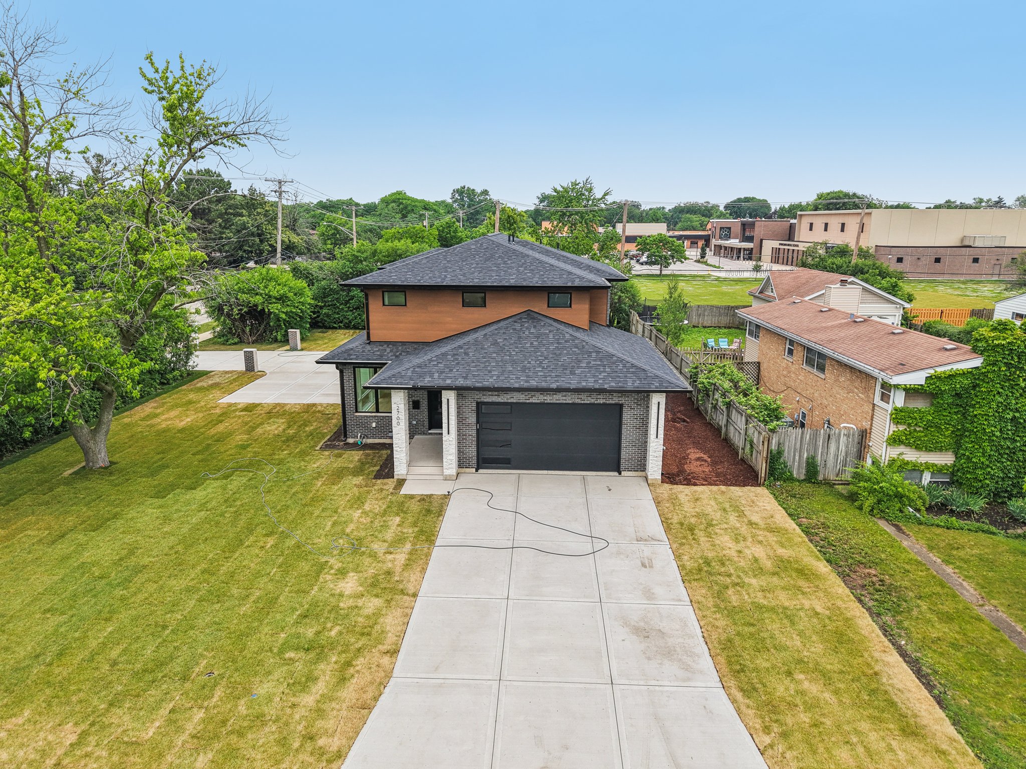 2700 Fontana Dr-1906-090.jpg