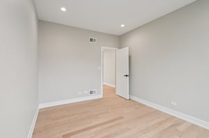 2700 Fontana Dr-1906-036.jpg