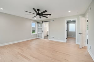 2700 Fontana Dr-1906-057.jpg