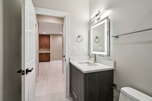 2700 Fontana Dr-1906-066.jpg