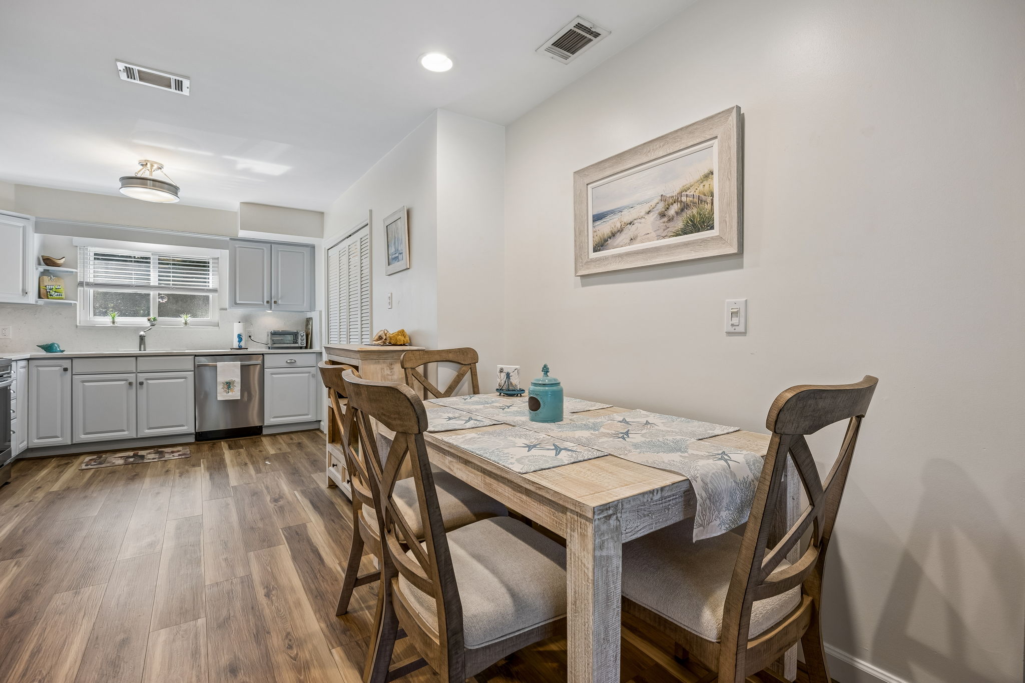 Dining/Kitchen
