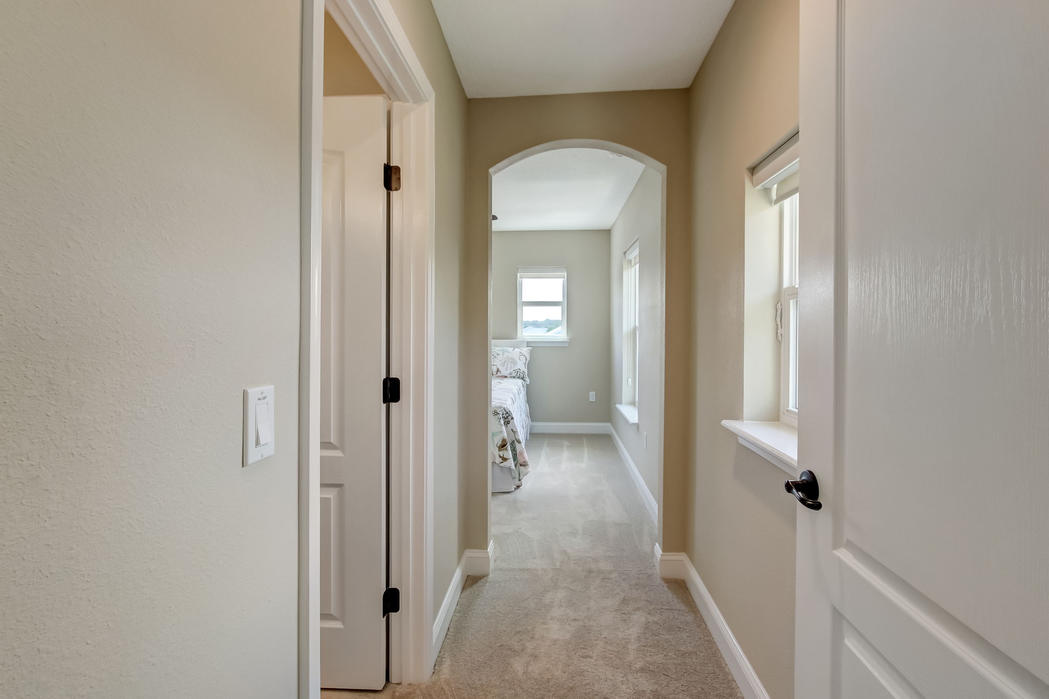 Bedroom/Bathroom