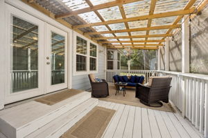 Screened-in Porch