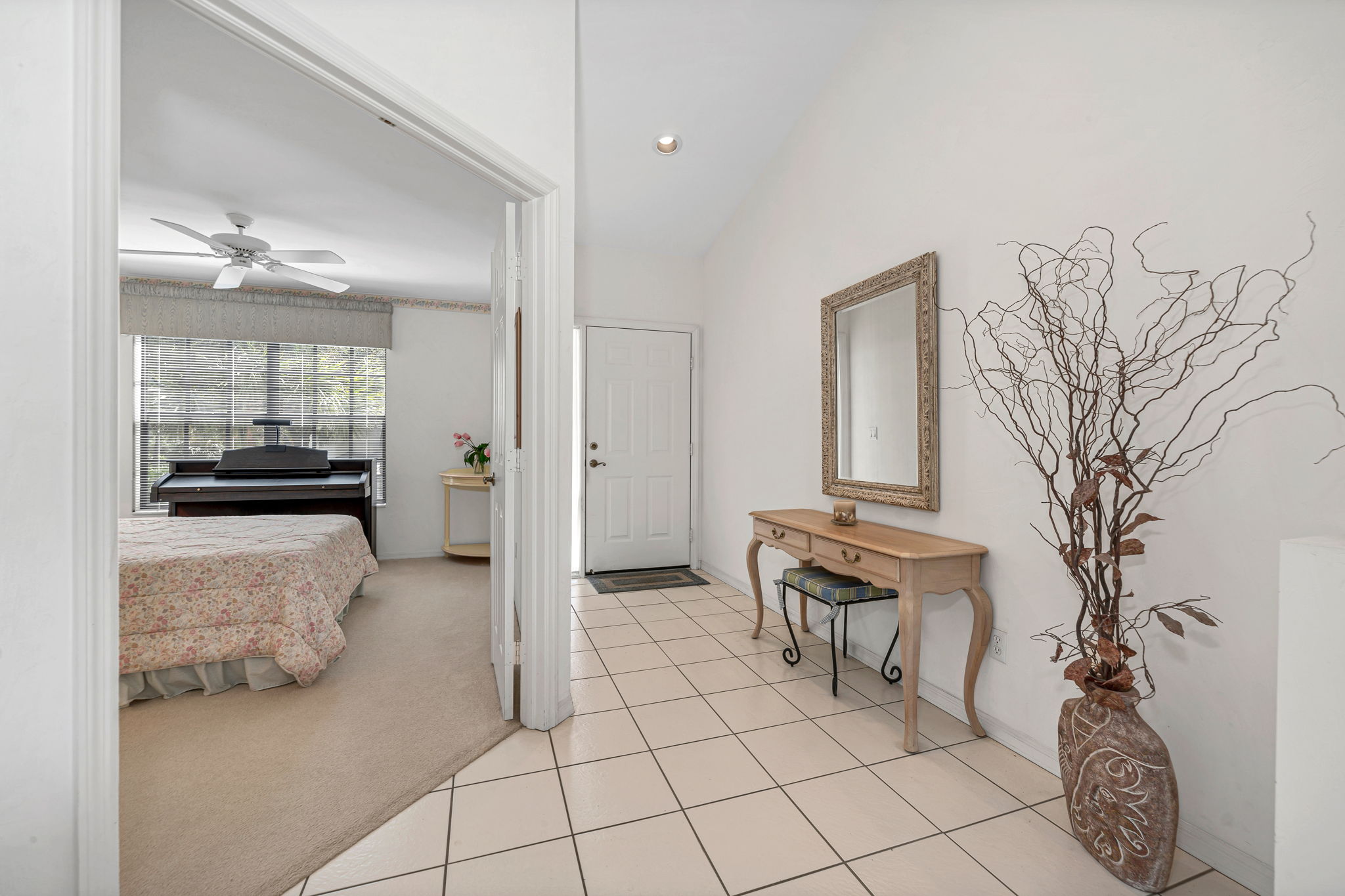 Guest Bed - Foyer