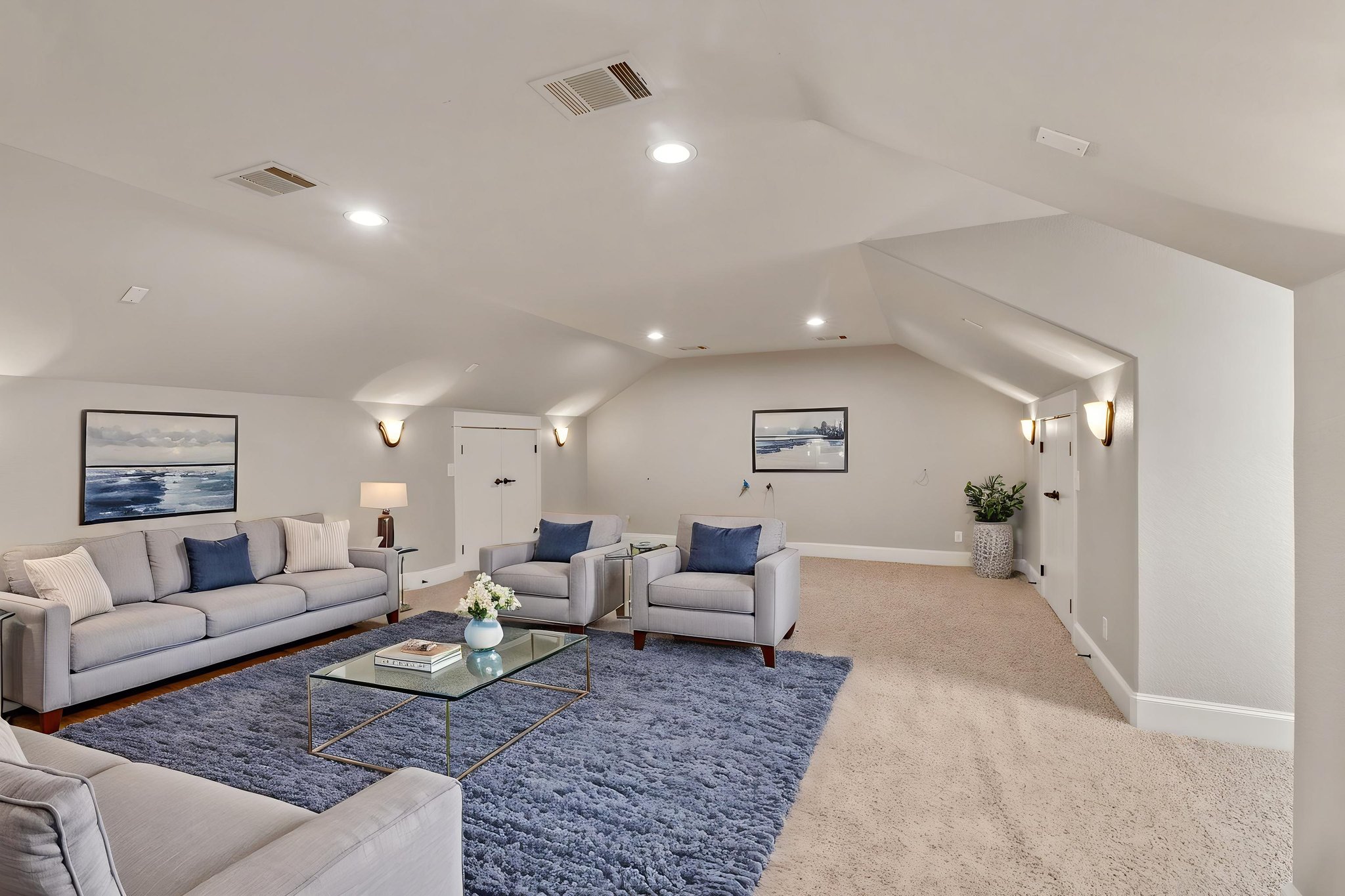 7R505934 virtually staged.jpeg