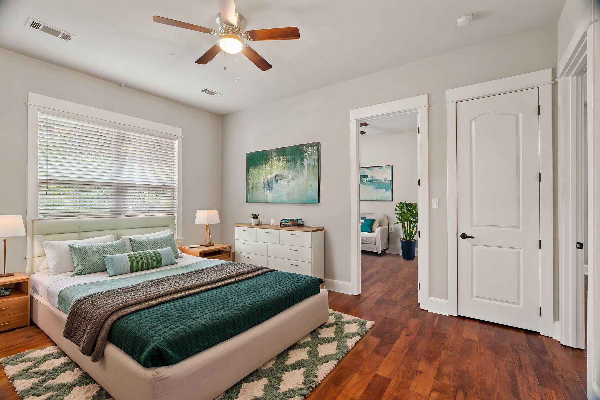 7R505829 virtually staged.jpeg