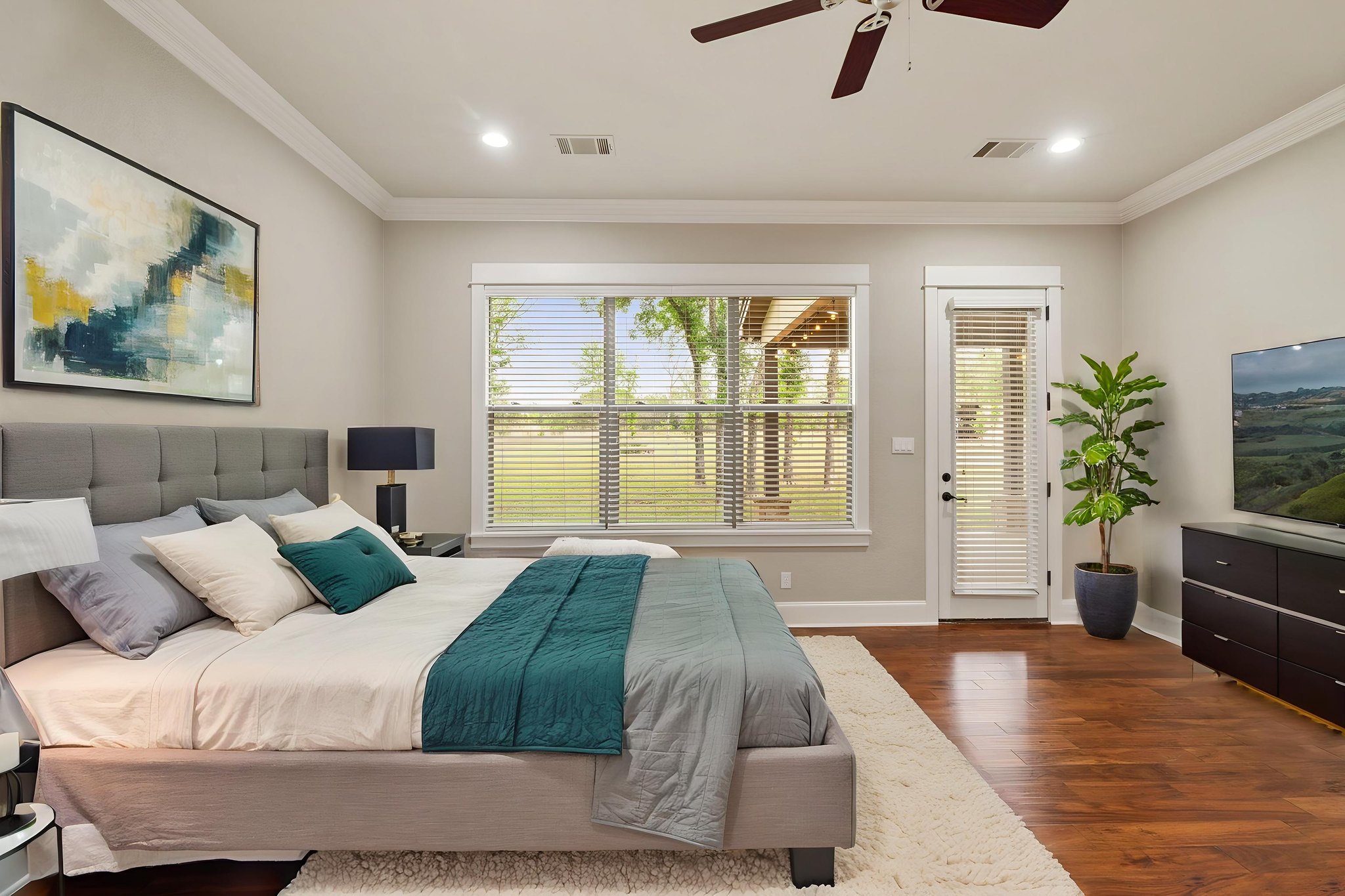 7R505894 virtually staged.jpeg