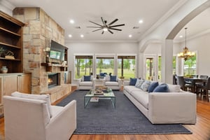 7R505749 virtually staged.jpeg