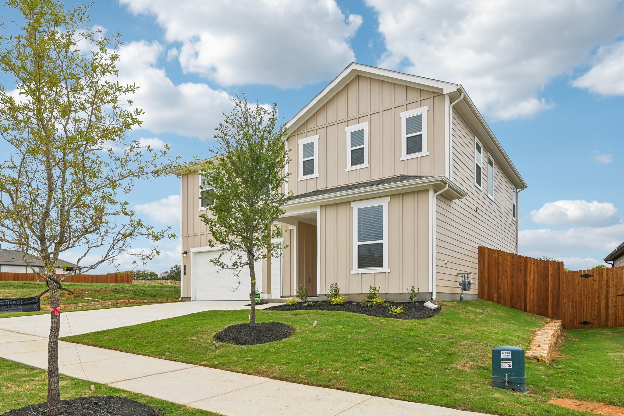 Goldfinch Dr-S2903-005.jpg