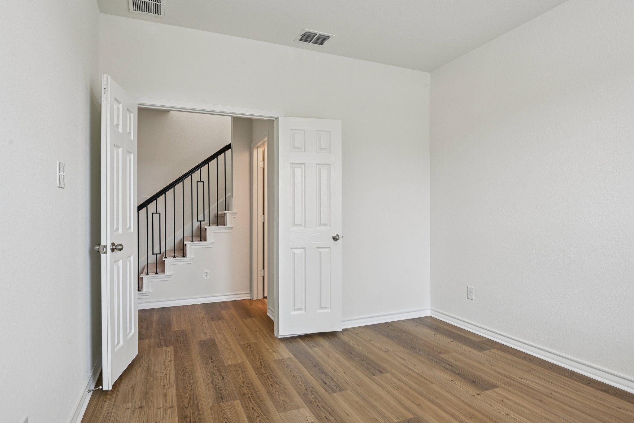 Goldfinch Dr-S2903-012.jpg