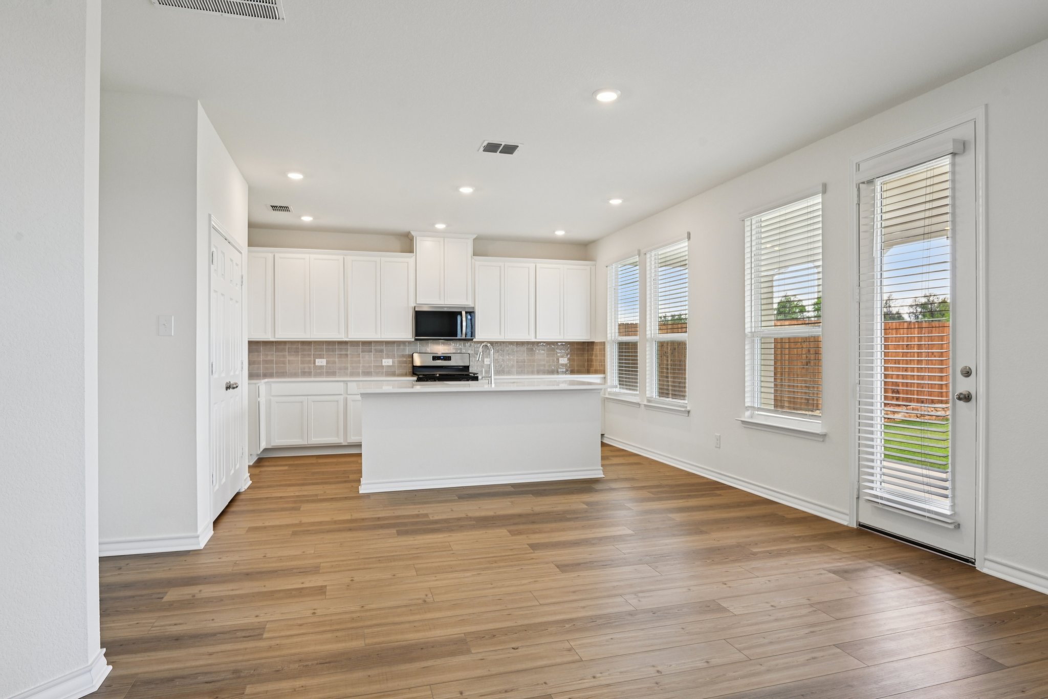 Goldfinch Dr-S2903-016.jpg