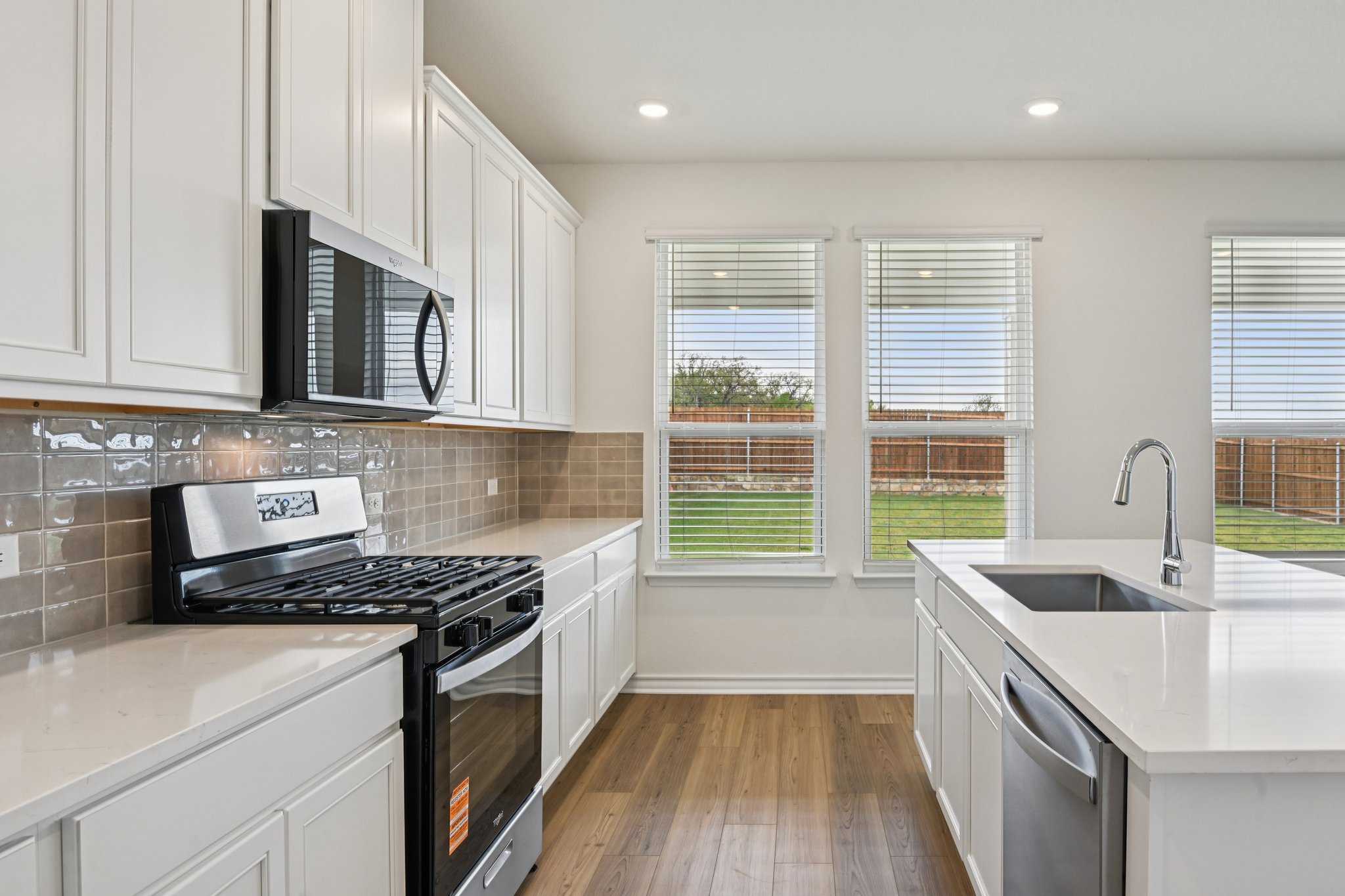 Goldfinch Dr-S2903-020.jpg