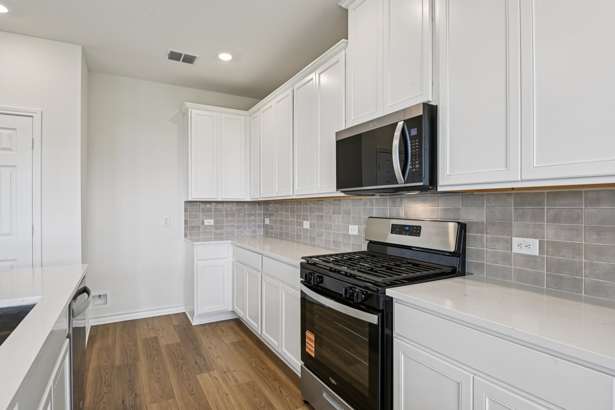 Goldfinch Dr-S2903-024.jpg