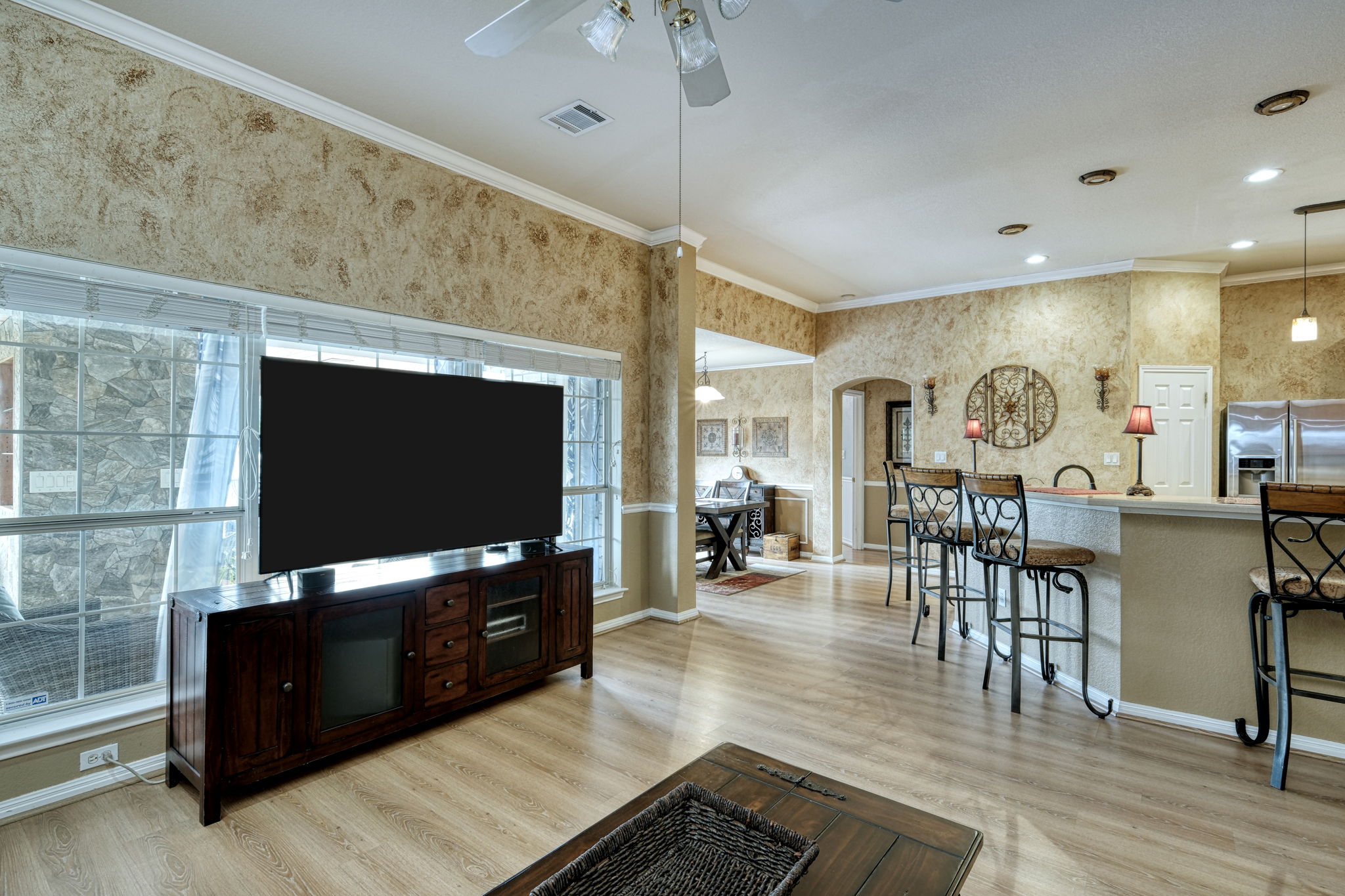 Living/Kitchen/Breakfast Nook